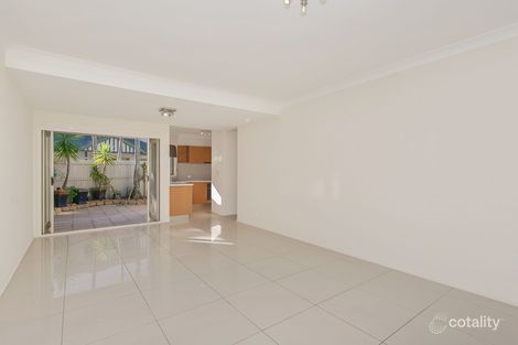 Property photo of 2/32 Sinclair Street Kangaroo Point QLD 4169