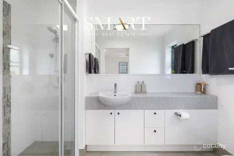 Property photo of 17/8-10 Ahern Street Labrador QLD 4215