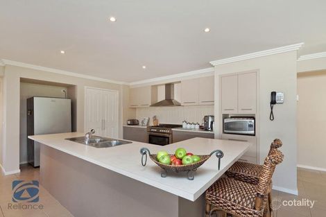 Property photo of 31 Eldershaw Drive Lynbrook VIC 3975