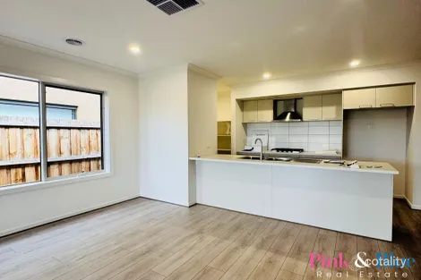 9 Uttar Way, Rockbank, VIC 3335