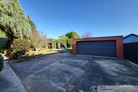 Property photo of 15 Calrossie Close Endeavour Hills VIC 3802