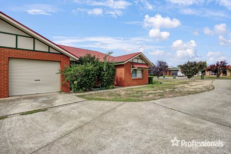 1/2 Bamarook Cres, Glenfield Park, NSW 2650