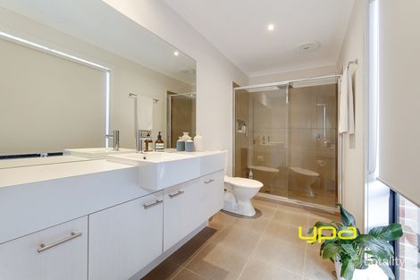 Property photo of 5 Ixora Crescent Manor Lakes VIC 3024