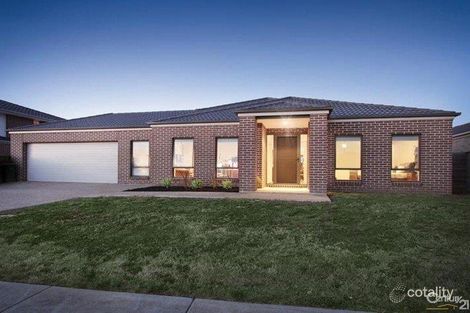 70 Banjo Paterson Dr, Pakenham, VIC 3810