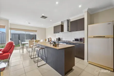 Property photo of 14 Nundroo Crescent Wollert VIC 3750