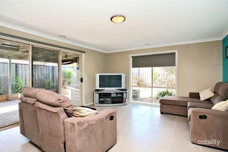 Property photo of 8 Como Chase Pakenham VIC 3810