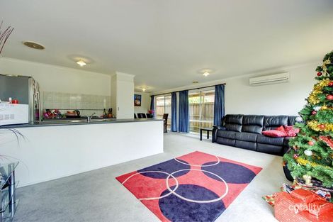 Property photo of 28 Spring Circuit Pakenham VIC 3810