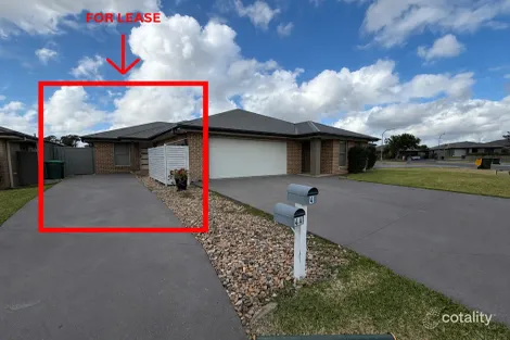 Property photo of 4 McCabe Place Rosemeadow NSW 2560