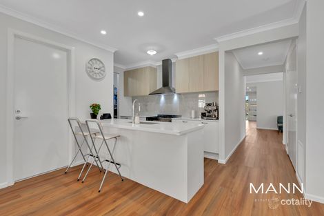 Property photo of 33 Fewster Circuit Mickleham VIC 3064