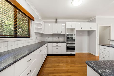 Property photo of 28 Hilltop Crescent Blue Mountain Heights QLD 4350