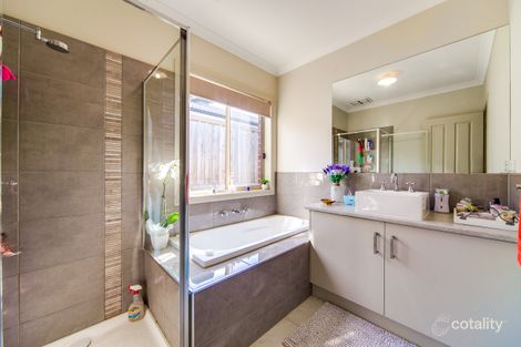 Property photo of 9 Charlbury Crescent Cranbourne North VIC 3977