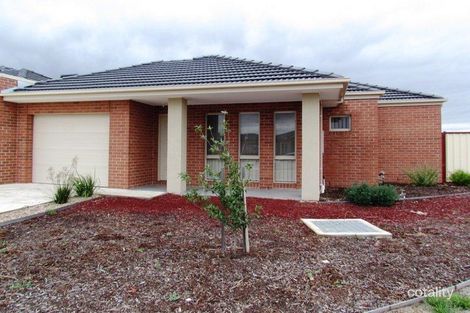 2/14 Pangbourne Ave, Harkness, VIC 3337