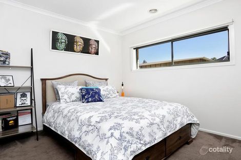 Property photo of 33 Otago Loop Caroline Springs VIC 3023