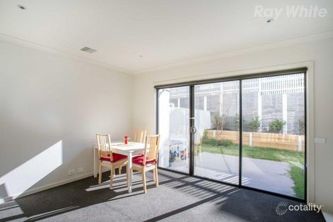 Property photo of 18 Manchester Crescent Bundoora VIC 3083