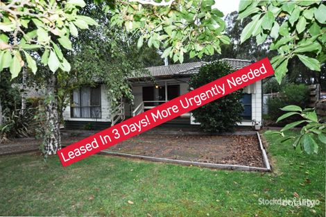 17 Kitchener Pde, Cockatoo, VIC 3781