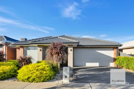 15 Azadi Cres, Strathtulloh, VIC 3338