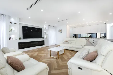 Property photo of 70 Hillview Road Greenvale VIC 3059