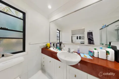 Property photo of 60 Caseys Road Hope Island QLD 4212