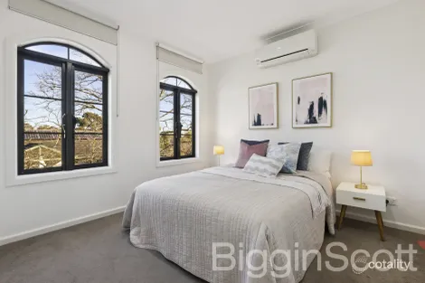 Property photo of 2/18 Gloucester Street Mount Waverley VIC 3149