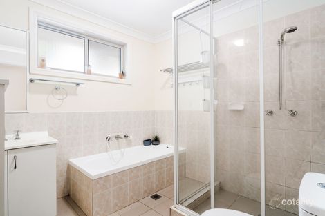 Property photo of 15 Bellerive Close West Hoxton NSW 2171