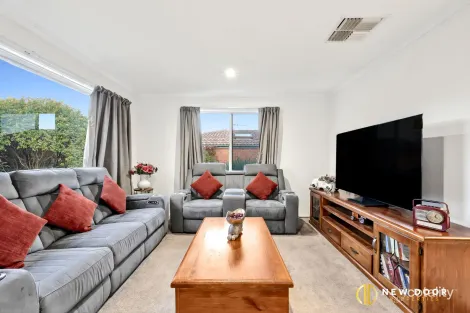 Property photo of 4 Gurrang Avenue Ngunnawal ACT 2913