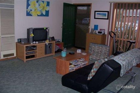 Property photo of 8 Megan Close Cranbourne West VIC 3977