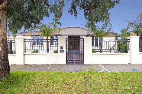 33 Balmoral Dr, Parkdale, VIC 3195