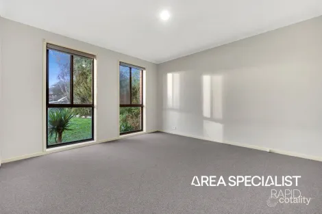 Property photo of 13 Channelle Close Hampton Park VIC 3976