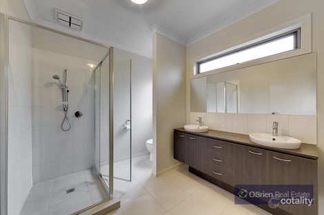 Property photo of 51 Charlbury Crescent Cranbourne North VIC 3977