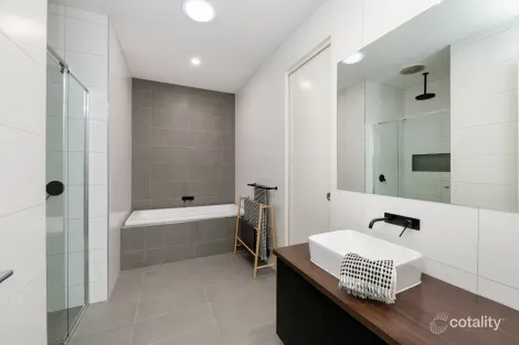 Property photo of 4 Yirrilil Way Strathfieldsaye VIC 3551