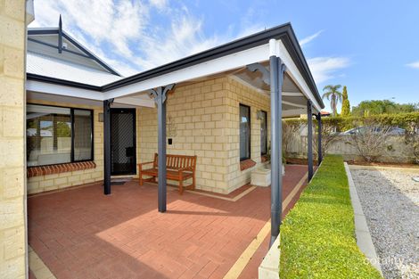 Property photo of 40 Paradise Circuit Halls Head WA 6210