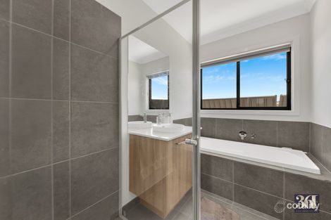 Property photo of 16 Cotter Way Truganina VIC 3029