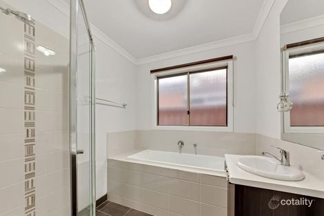 Property photo of 13 Cutleaf Crescent Tarneit VIC 3029