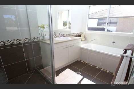 Property photo of 2 Bauhinia Place Kenmore QLD 4069