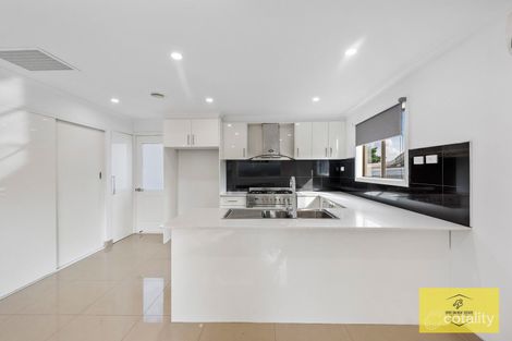 Property photo of 1/49 Gillingham Crescent Craigieburn VIC 3064