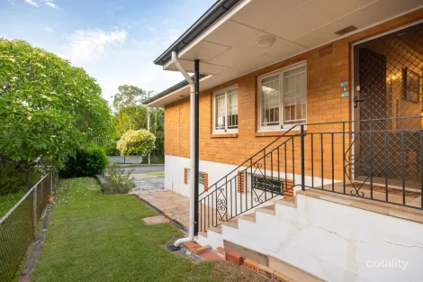 Property photo of 126 Englefield Road Oxley QLD 4075