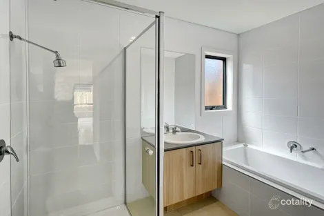 Property photo of 44 Juniperina Circuit Wallan VIC 3756