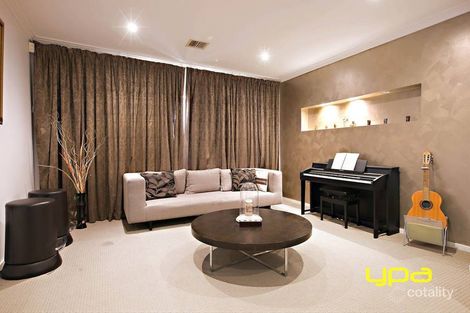 Property photo of 1 Cunningham Chase Burnside Heights VIC 3023