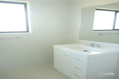Property photo of 15 Rise Circuit Pacific Pines QLD 4211
