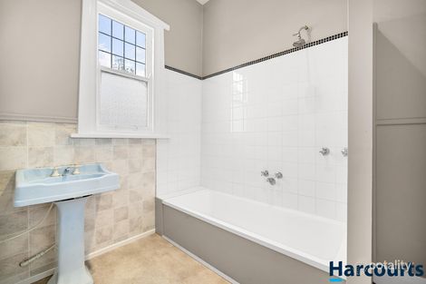 51 Waverley St, Linton, VIC 3360