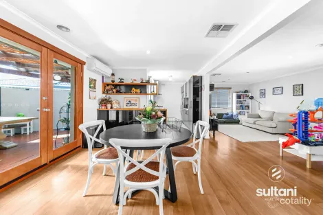 Property photo of 13 Amalfi Drive Endeavour Hills VIC 3802