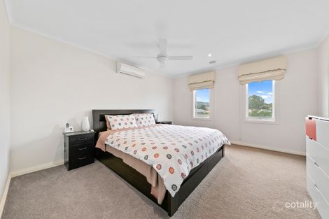 Property photo of 50 Sovereign Manors Crescent Rowville VIC 3178