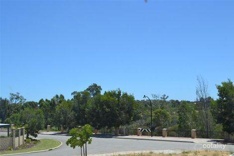 2/61 Aquaviva Cir, Viveash, WA 6056