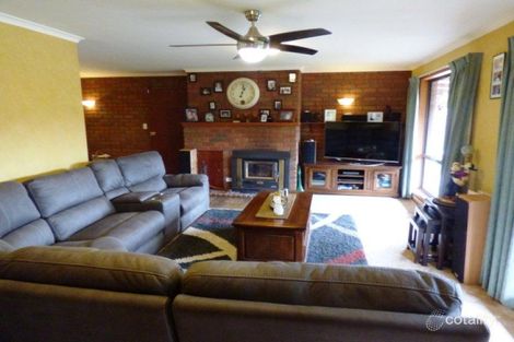 Property photo of 2 Craig Court Canadian VIC 3350