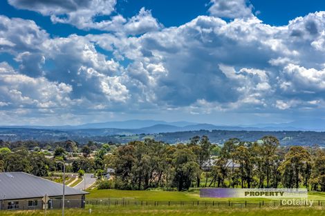 30 Gleneagles Dr, Newborough, VIC 3825