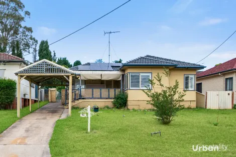 43 Farnsworth Ave, Campbelltown, NSW 2560