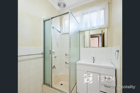 Property photo of 1/2 Rodney Street Flora Hill VIC 3550