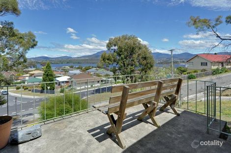 Property photo of 2 Rianna Road Lindisfarne TAS 7015