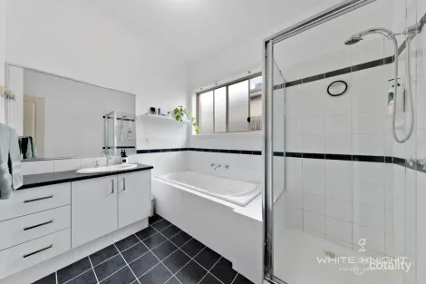 Property photo of 7 Evatt Terrace Burnside Heights VIC 3023