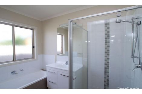 Property photo of 16 Manna Gum Drive Epsom VIC 3551